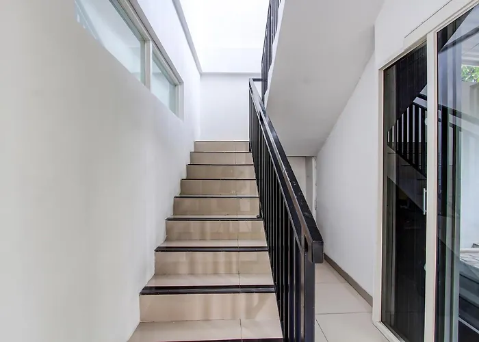 Oyo 92479 Pasadena House Hotel Semarang
